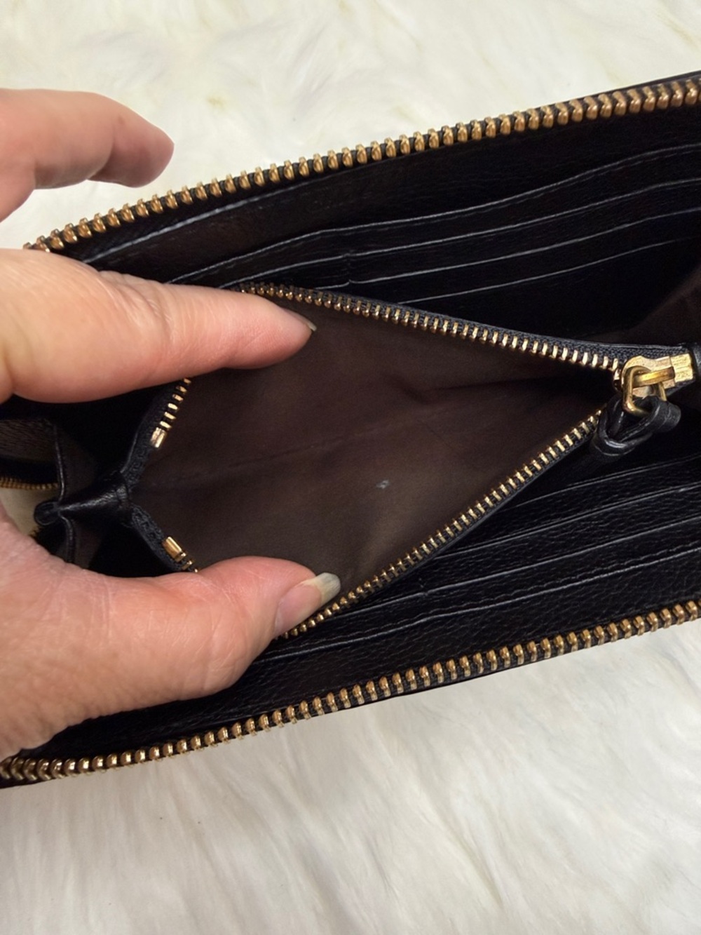 Chloé Black Leather Zip-Around Wallet - Picture 7 of 10